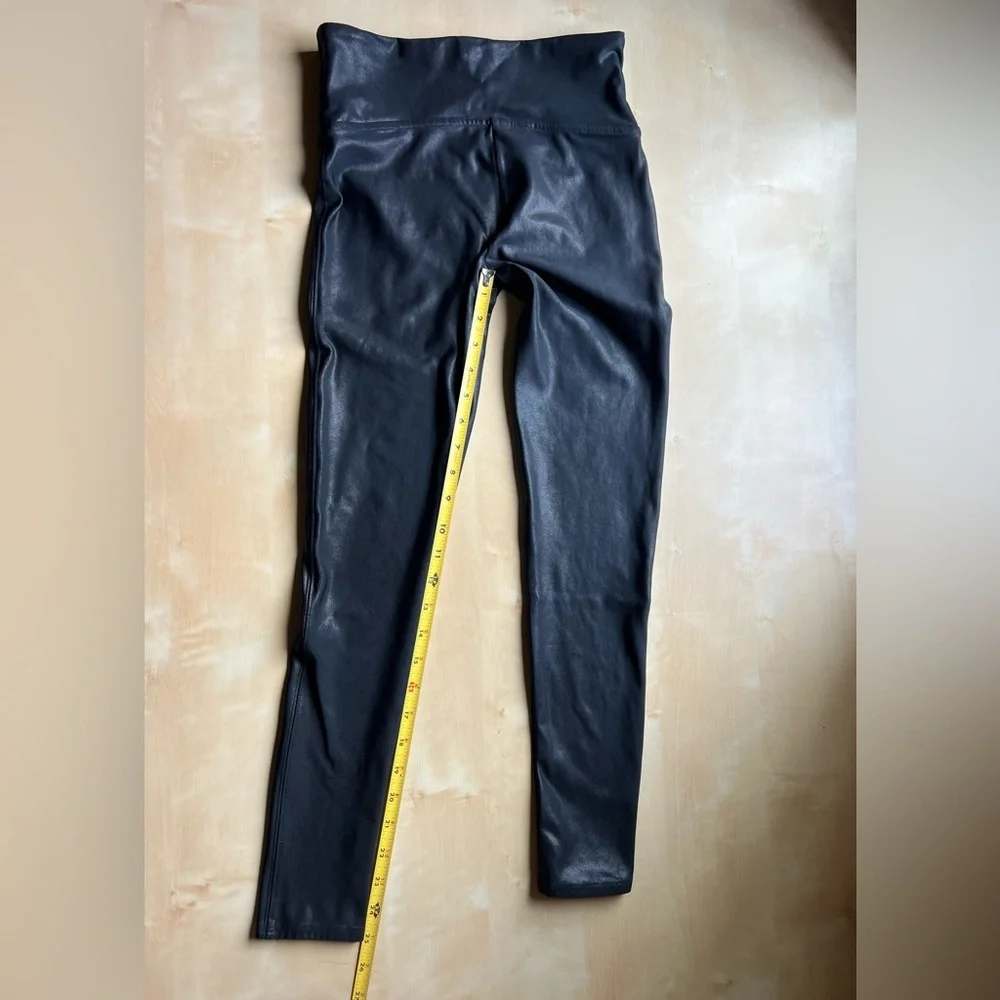 SPANX Faux Leather Black Leggings Moto Vegan Shiny size medium petite - Picture 7 of 8